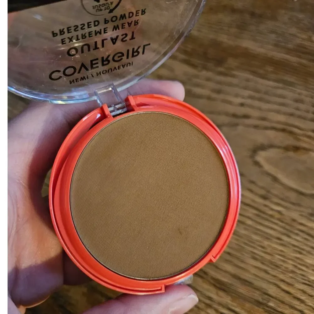 NEW! CoverGirl Outlast Extreme Wear Pressed Powder Full Coverage 880 Cappuccino